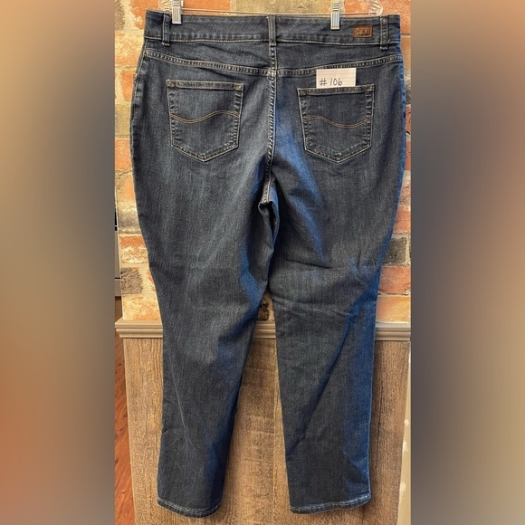 Lee Plus Jeans, Women’s, Relaxed Fit,Straight Leg Mid Rise Jeans,Size 18W Medium - Picture 2 of 2